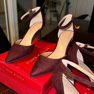 BURGANDY MICROSUEDE  COLOR TRIANGLE TOE COVER HEEL NEW NEVER WORN